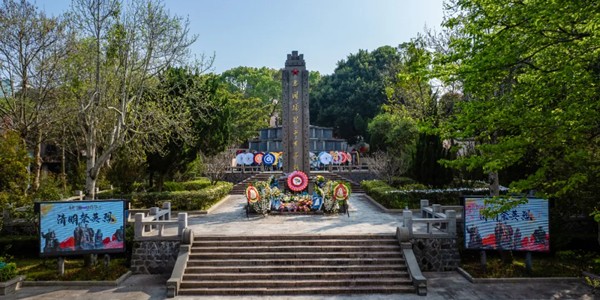 傳承紅色基因，弘揚(yáng)愛國精神！寧紅電氣開展清明祭掃活動(dòng)！